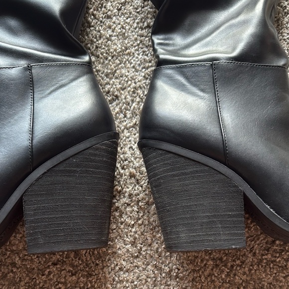 Charles By Charles David Black Heeled Boots - Picture 6 of 8